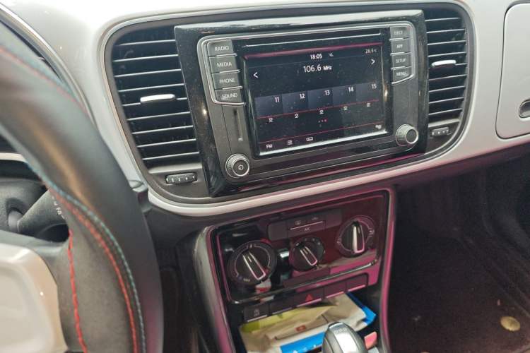 Used Volkswagen Beetle 2018 180TSI Yile Model Audio And AC Panel