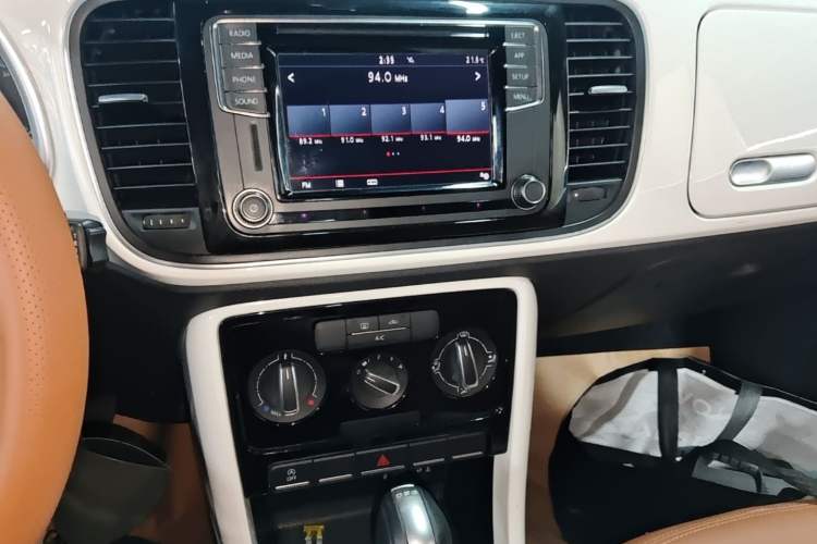 Used Volkswagen Beetle 2018 180TSI Yile Model Audio And AC Panel