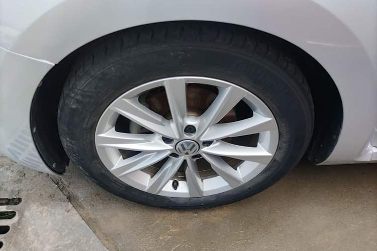 Used Volkswagen Beetle 2018 180TSI Shangle Model Left Front Wheel Hub