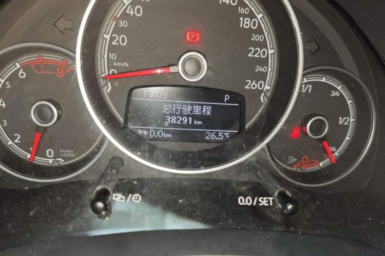 Used Volkswagen Beetle 2018 180TSI Yile Model Odometer Close Up