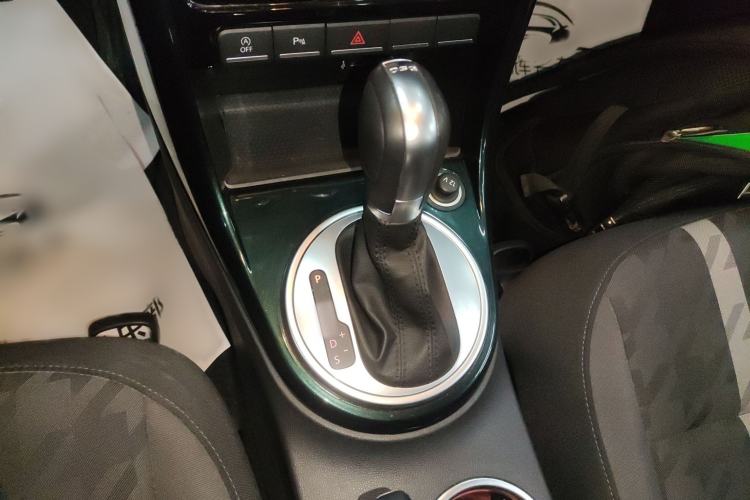 Used Volkswagen Beetle 2018 180TSI Joyful Orange Edition Gear Lever