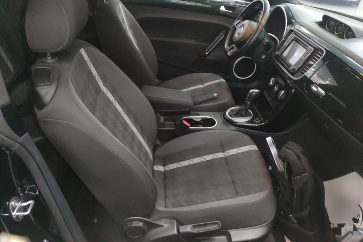 Used Volkswagen Beetle 2018 180TSI Joyful Orange Edition Right Front Seat