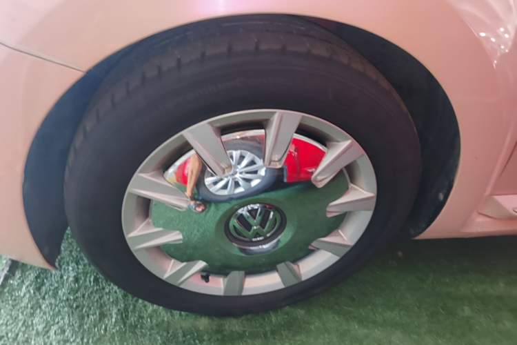 Used Volkswagen Beetle 2018 180TSI Shangle Model Left Front Wheel Hub