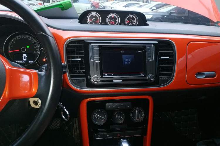 Used Volkswagen Beetle 2018 180TSI Shangle Model Audio And AC Panel
