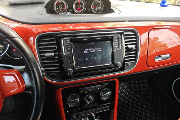 Used Volkswagen Beetle 2018 180TSI Joyful Orange Edition Audio And AC Panel
