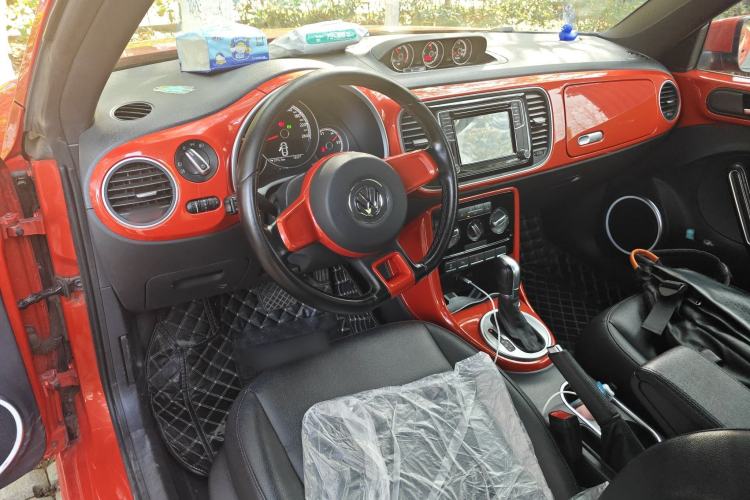Used Volkswagen Beetle 2018 180TSI Joyful Orange Edition Center Console