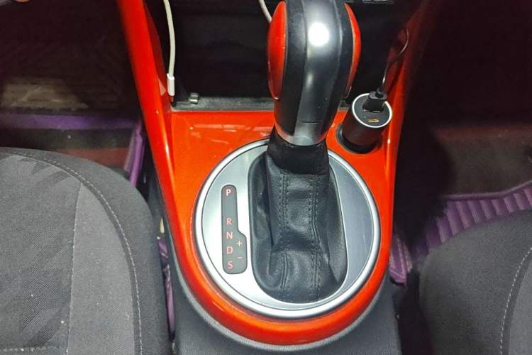 Used Volkswagen Beetle 2018 180TSI Joyful Orange Edition Gear Lever