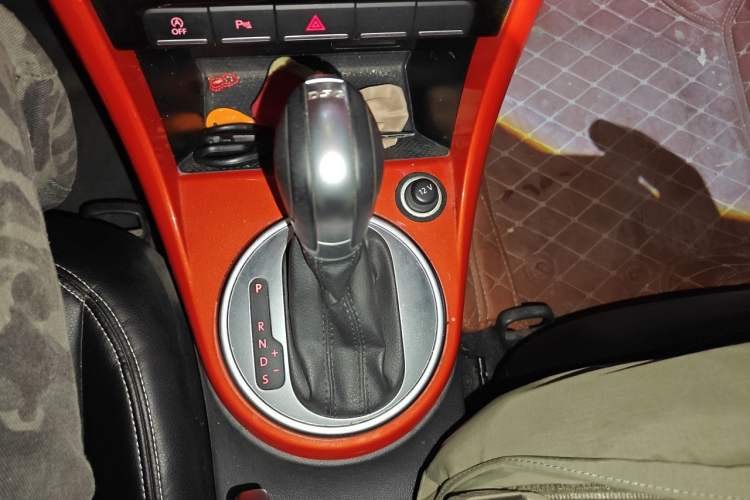 Used Volkswagen Beetle 2018 180TSI Joyful Orange Edition Gear Lever