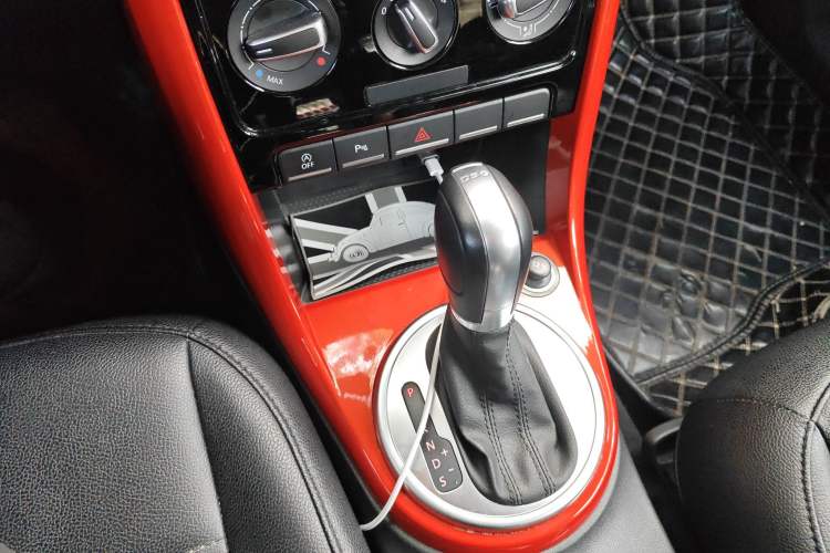 Used Volkswagen Beetle 2018 180TSI Joyful Orange Edition Gear Lever