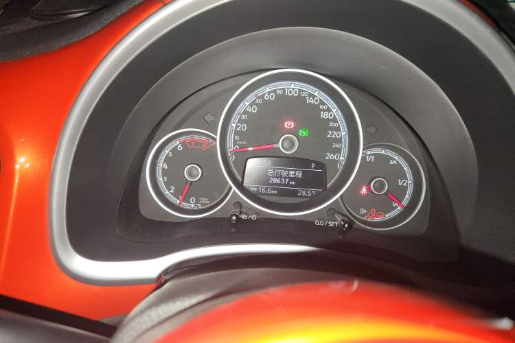 Used Volkswagen Beetle 2018 280TSI Zongle Model Odometer Close Up