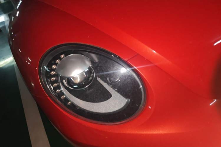 Used Volkswagen Beetle 2018 180TSI Joyful Orange Edition Right Front Headlight