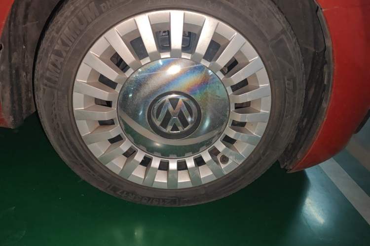Used Volkswagen Beetle 2018 180TSI Joyful Orange Edition Right Front Wheel Hub