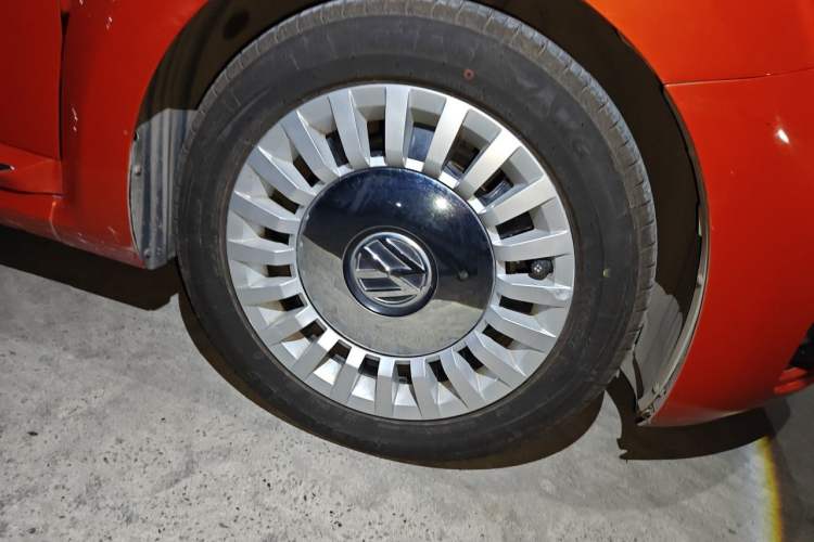 Used Volkswagen Beetle 2018 180TSI Joyful Orange Edition Right Front Wheel Hub