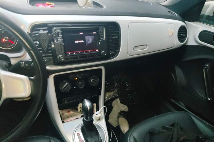 Used Volkswagen Beetle 2018 180TSI Yile Model Audio And AC Panel