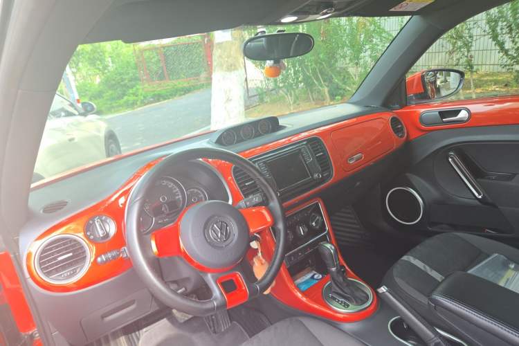 Used Volkswagen Beetle 2018 180TSI Joyful Orange Edition Center Console