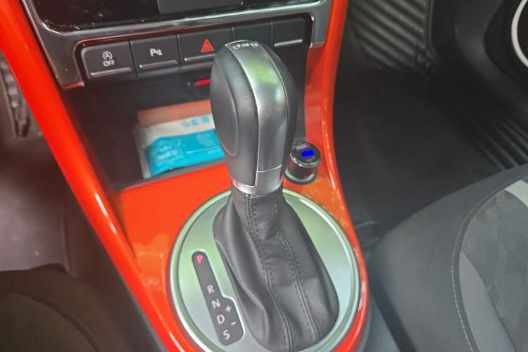 Used Volkswagen Beetle 2018 180TSI Joyful Orange Edition Gear Lever