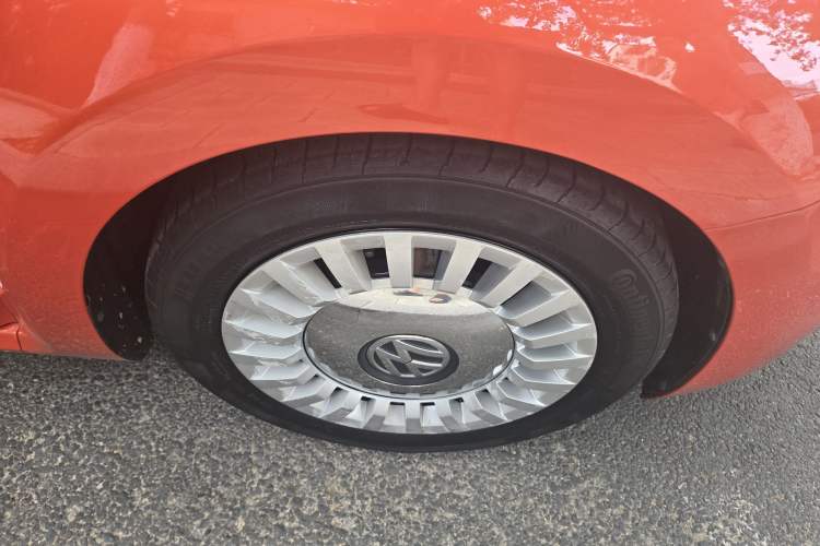 Used Volkswagen Beetle 2018 180TSI Joyful Orange Edition Right Front Wheel Hub