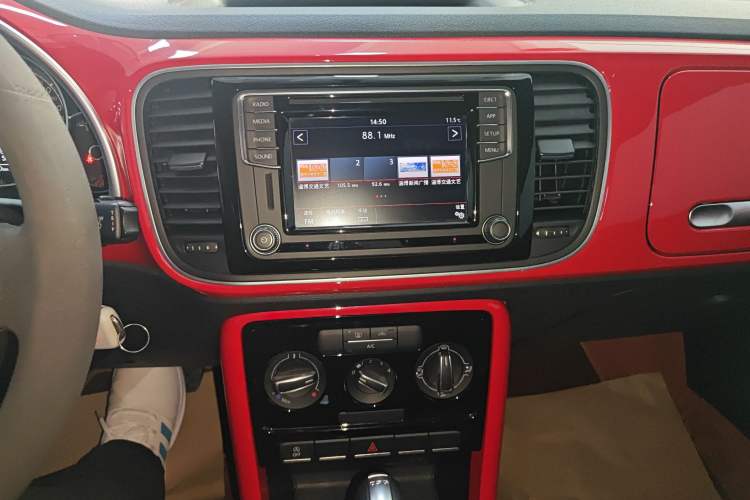 Used Volkswagen Beetle 2018 180TSI Yile Model Audio And AC Panel