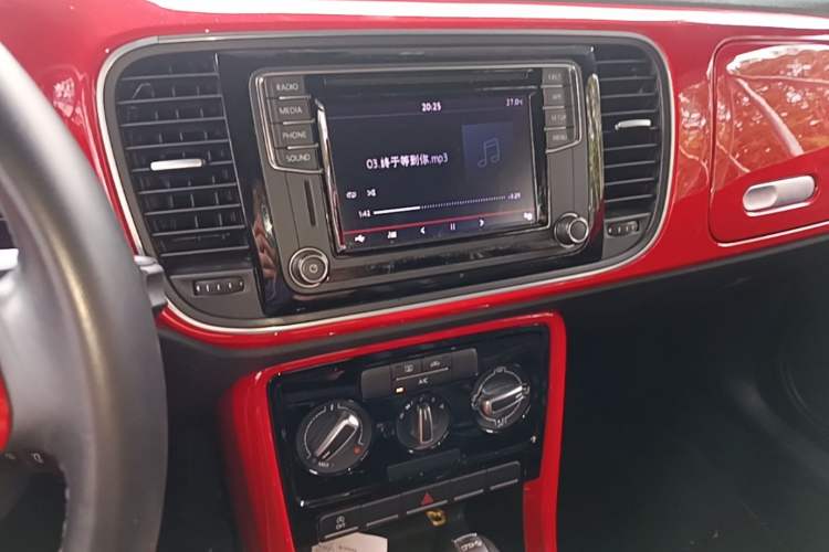 Used Volkswagen Beetle 2018 180TSI Yile Model Audio And AC Panel