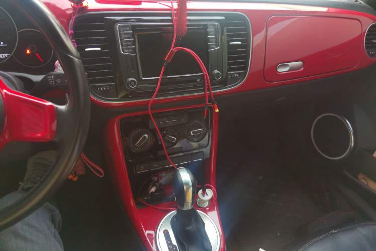 Used Volkswagen Beetle 2018 180TSI Majestic Red Edition Audio And AC Panel