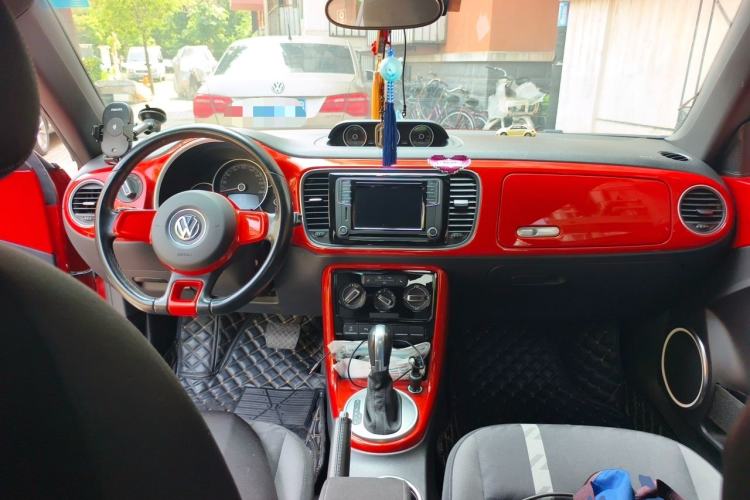 Used Volkswagen Beetle 2018 180TSI Joyful Orange Edition Center Console