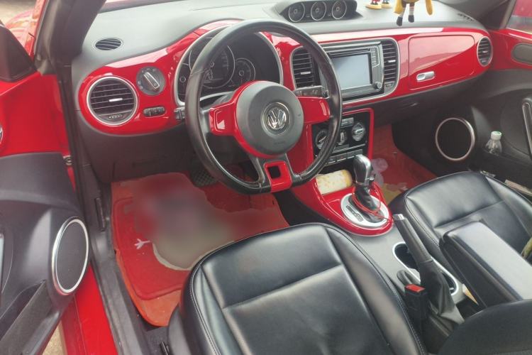 Used Volkswagen Beetle 2018 180TSI Majestic Red Edition Center Console
