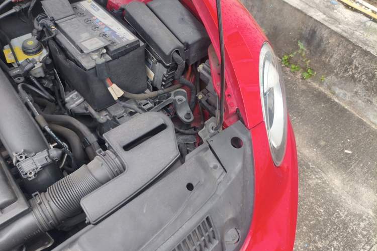 Used Volkswagen Beetle 2018 180TSI Majestic Red Edition Engine Bay Left