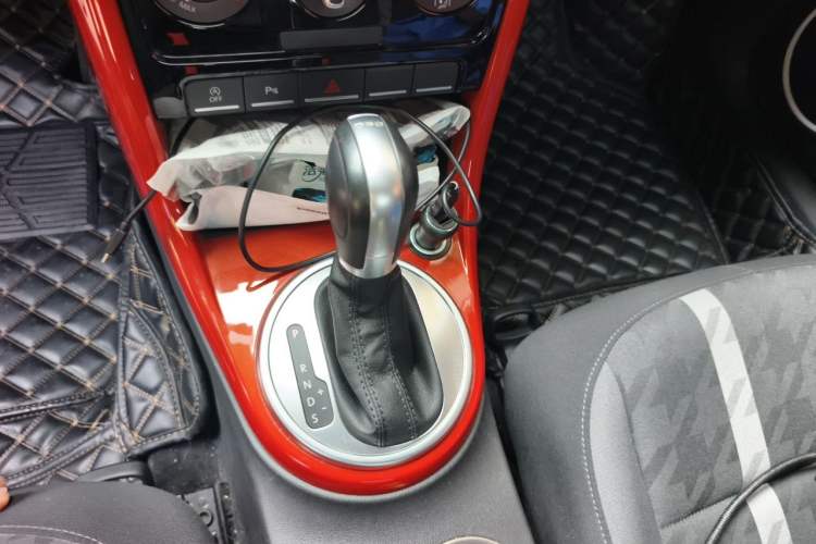 Used Volkswagen Beetle 2018 180TSI Joyful Orange Edition Gear Lever