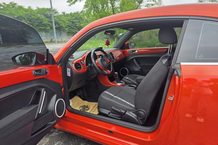 Used Volkswagen Beetle 2018 180TSI Joyful Orange Edition Interior 2