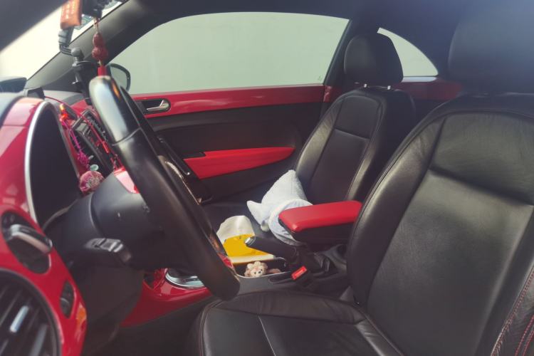 Used Volkswagen Beetle 2018 180TSI Majestic Red Edition Left Front Seat