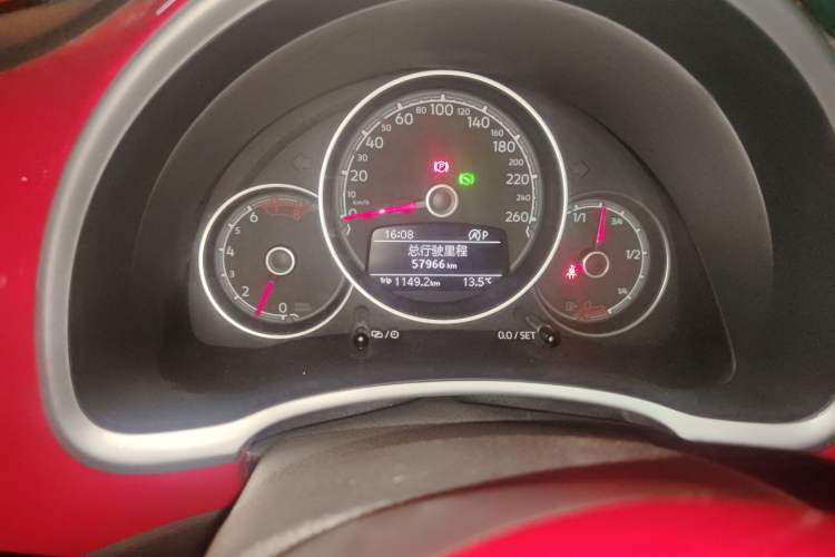 Used Volkswagen Beetle 2018 180TSI Shangle Model Odometer Close Up