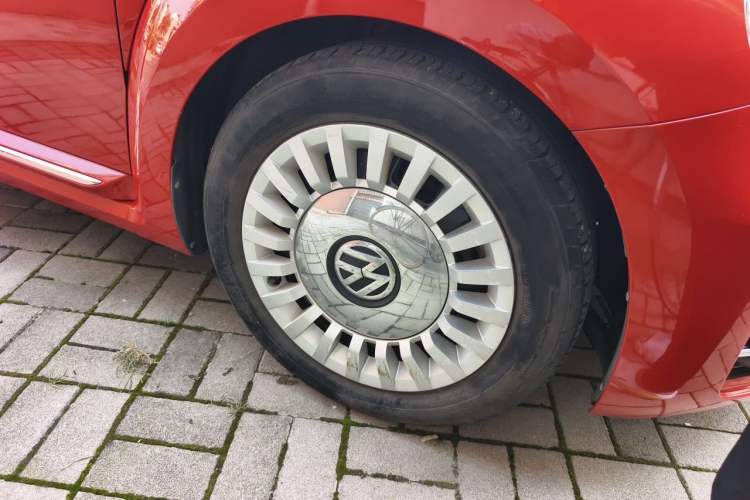 Used Volkswagen Beetle 2018 180TSI Joyful Orange Edition Right Front Wheel Hub