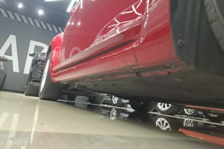 Used Volkswagen Beetle 2018 180TSI Shangle Model Right Side Sill