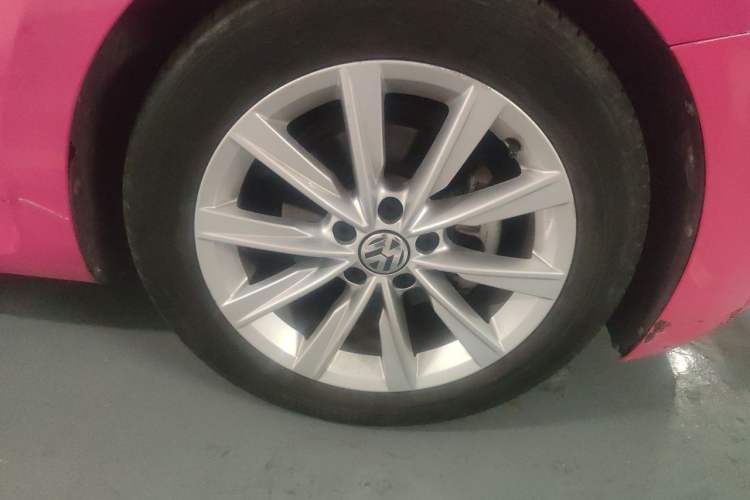 Used Volkswagen Beetle 2018 180TSI Shangle Model Right Front Wheel Hub