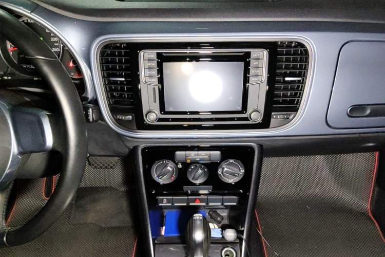 Used Volkswagen Beetle 2018 180TSI Yile Model Audio And AC Panel