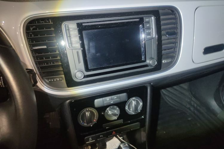 Used Volkswagen Beetle 2018 180TSI Yile Model Audio And AC Panel