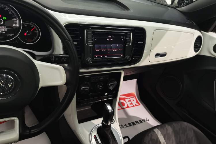 Used Volkswagen Beetle 2018 180TSI Shangle Model Audio And AC Panel