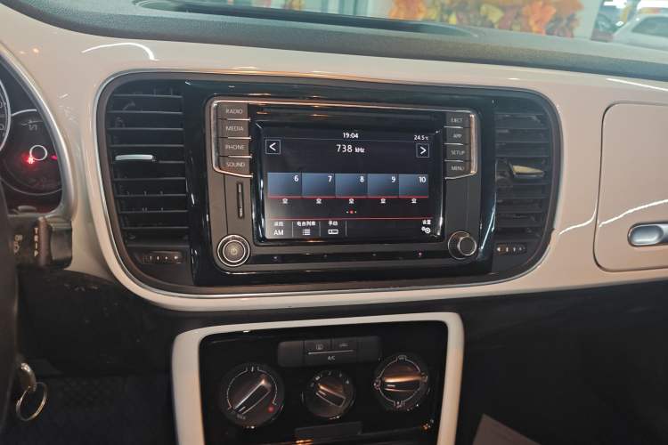 Used Volkswagen Beetle 2018 180TSI Yile Model Audio And AC Panel