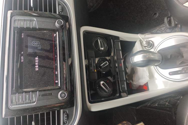 Used Volkswagen Beetle 2018 180TSI Yile Model Audio And AC Panel