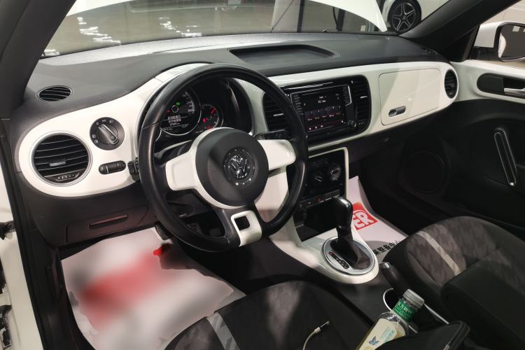 Used Volkswagen Beetle 2018 180TSI Shangle Model Center Console