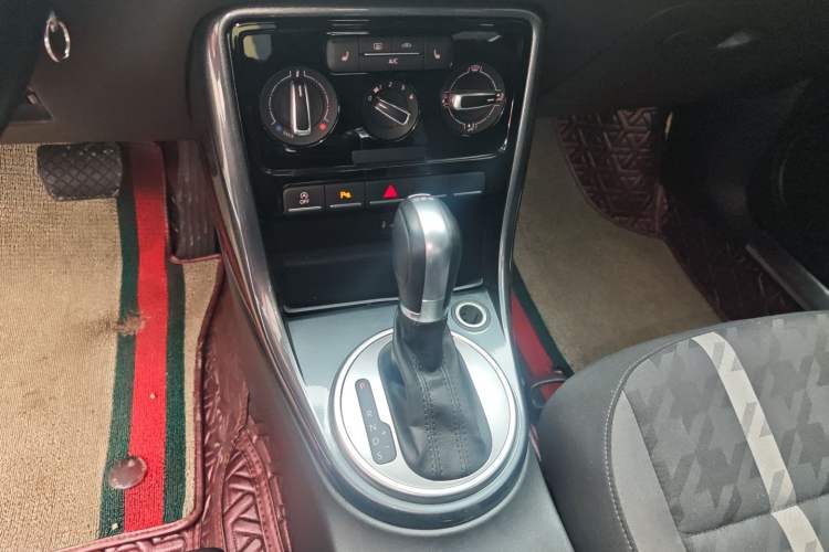 Used Volkswagen Beetle 2018 180TSI Dune Off-Road Edition Gear Lever