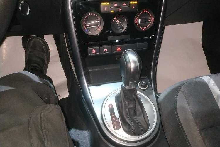 Used Volkswagen Beetle 2018 180TSI Dune Off-Road Edition Gear Lever