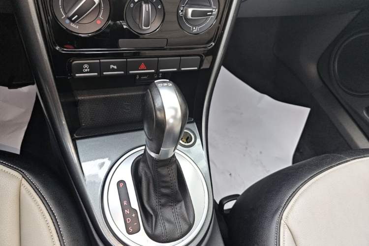 Used Volkswagen Beetle 2018 180TSI Dune Off-Road Edition Gear Lever