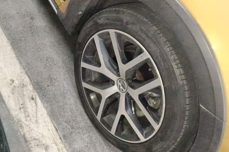 Used Volkswagen Beetle 2018 280TSI Dune Off-Road Edition Right Front Wheel Hub