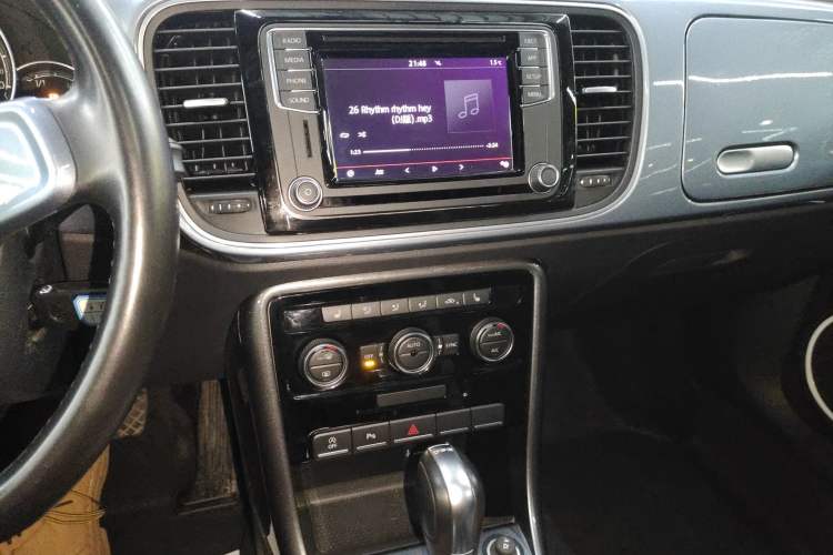 Used Volkswagen Beetle 2019 180TSI Classic Edition Audio And AC Panel