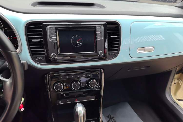Used Volkswagen Beetle 2019 180TSI Collector's Edition Audio And AC Panel