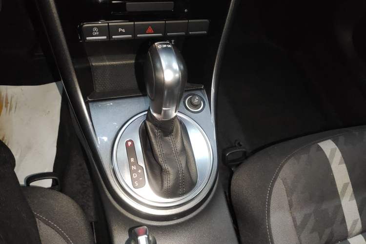 Used Volkswagen Beetle 2019 180TSI Classic Edition Gear Lever