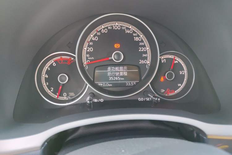Used Volkswagen Beetle 2019 180TSI Classic Edition Odometer Close Up