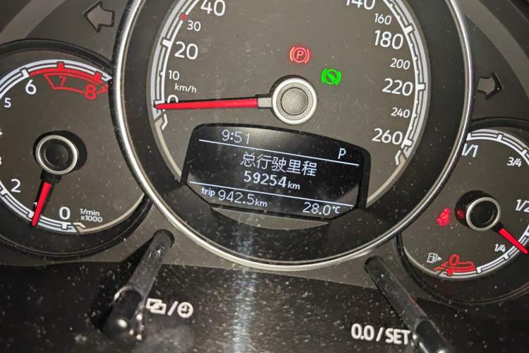 Used Volkswagen Beetle 2019 180TSI Classic Edition Odometer Close Up