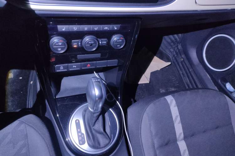 Used Volkswagen Beetle 2019 180TSI Collector's Edition Gear Lever